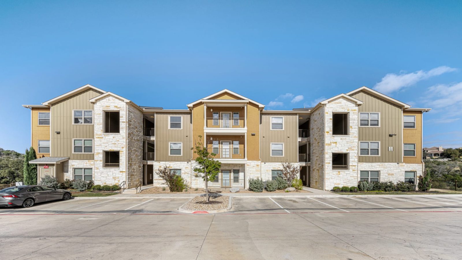 the apartment complex at The Panr Hollow