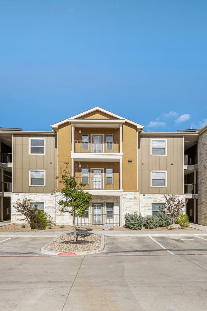 Luxury Apartments for Rent in Marble Falls, TX Panther Hollow`s Home page