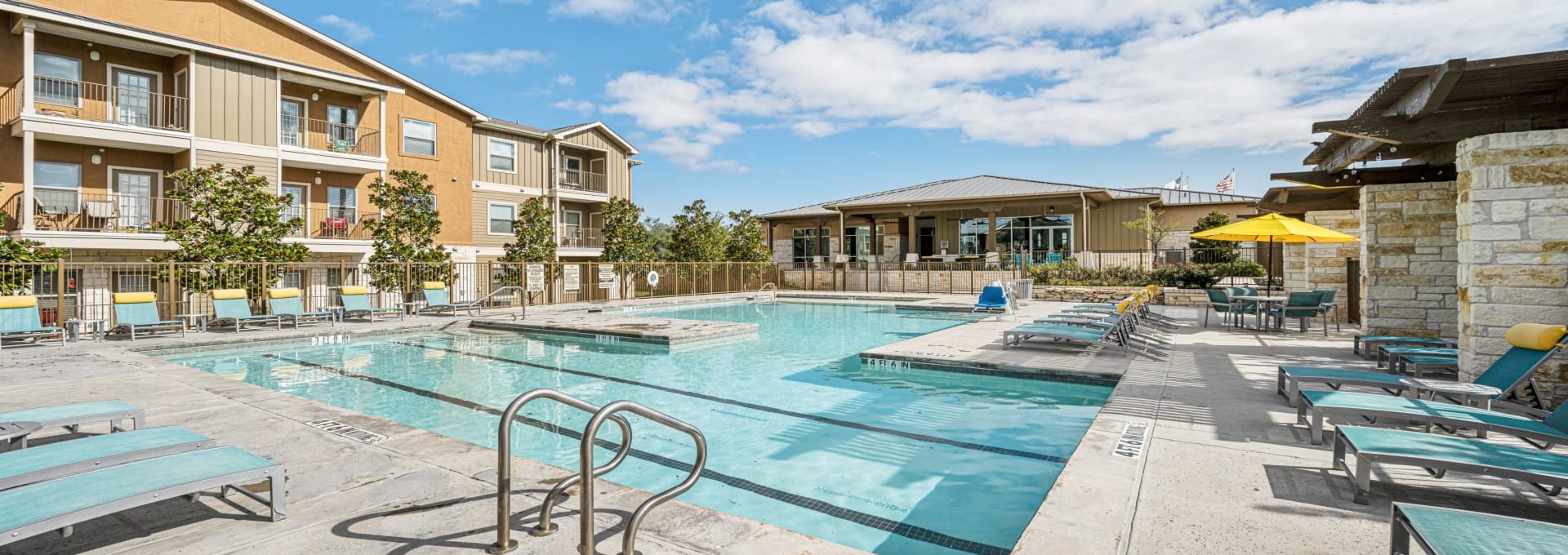 the pool at The Panr Hollow